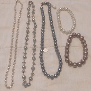 Elegant Pearl Necklaces and Bracelets